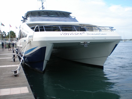 Voyager Dreamliner twin-hull hydrofoil